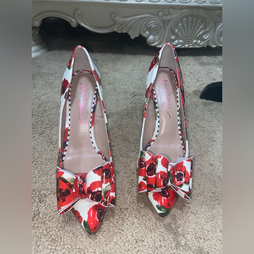 Betsy Johnson heels🌺